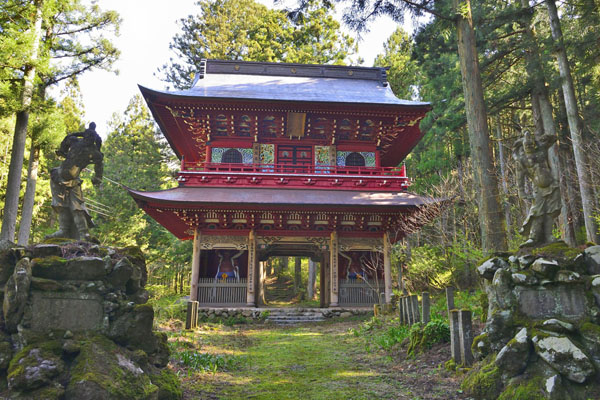 cm-迦葉山弥勒寺の参道-01