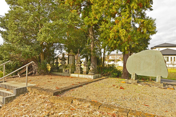 cm-寒川尼と網戸朝村の墓-01